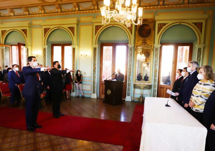 Mario Abdo tomó juramento a los nuevos ministros
