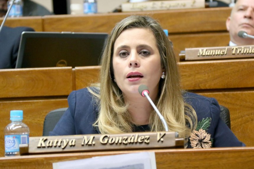 Kathia González afirma que el 80% de los diputados responde al crimen organizado