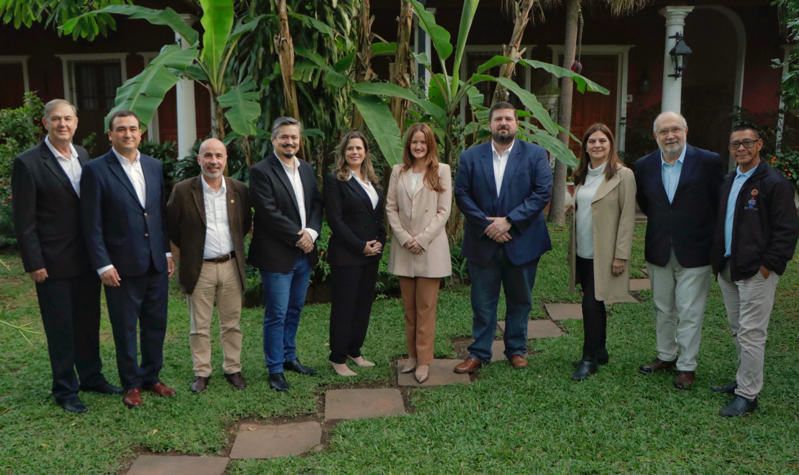 Sole Núñez y Kattya González confirmaron sus primeros candidatos al Senado
