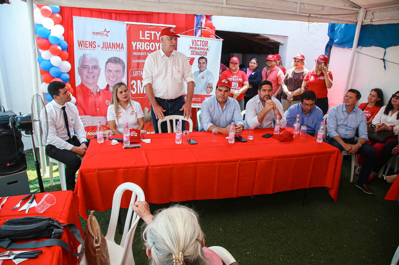 Wiens “gestiona” temas referente a educación