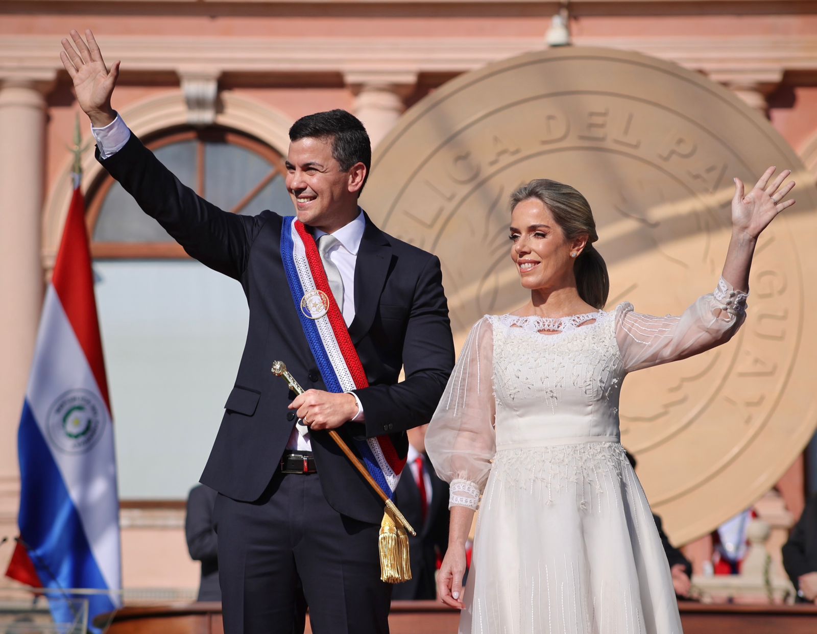 Asumió Peña y agradeció a Cartes
