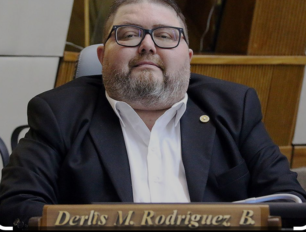 DIPUTADO PIDE LEGISLAR A LA PRENSA