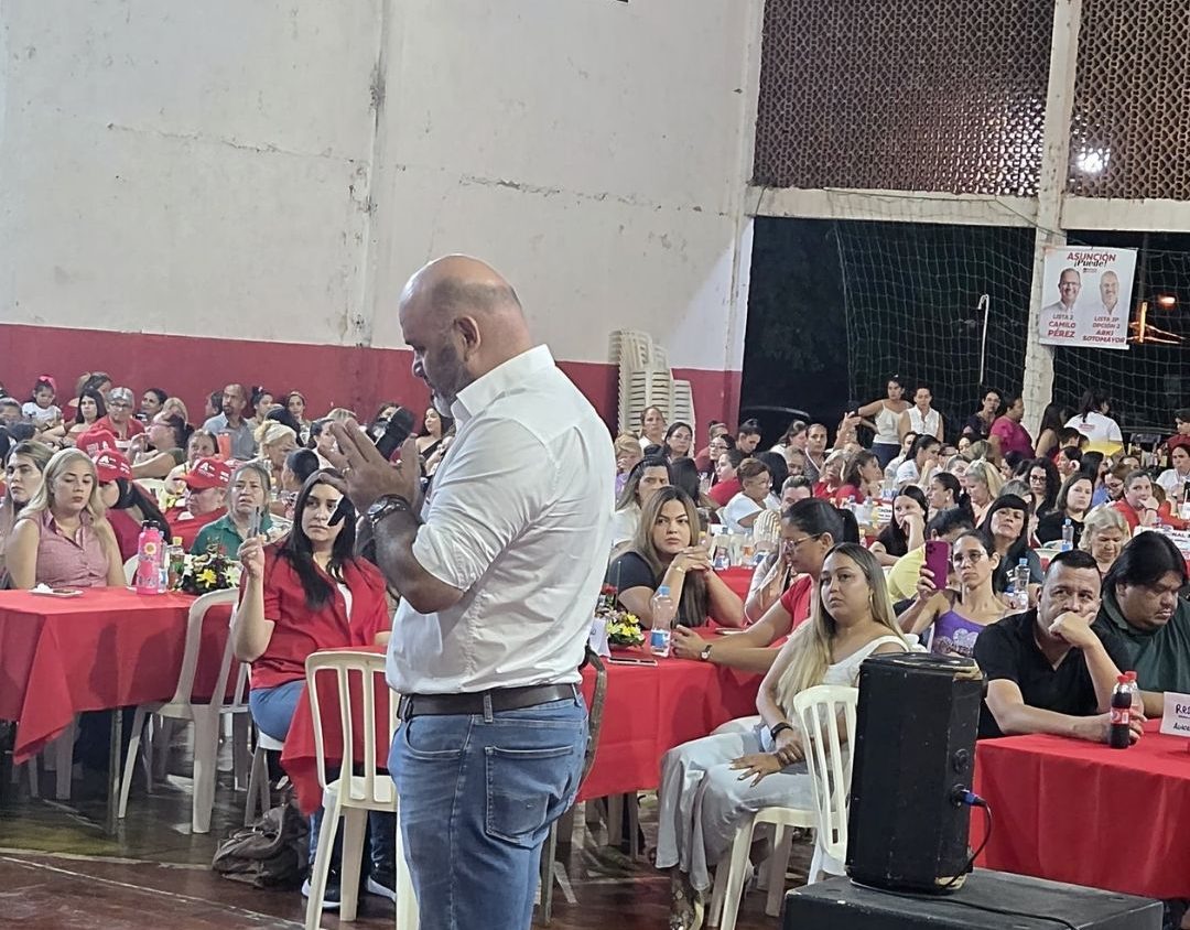 Unas 500 mujeres participaron del encuentro en la Seccional 43, encabezado por el candidato a concejal Arq. Sotomayor, en apoyo al presidente de la ANR, internado en terapia intensiva.