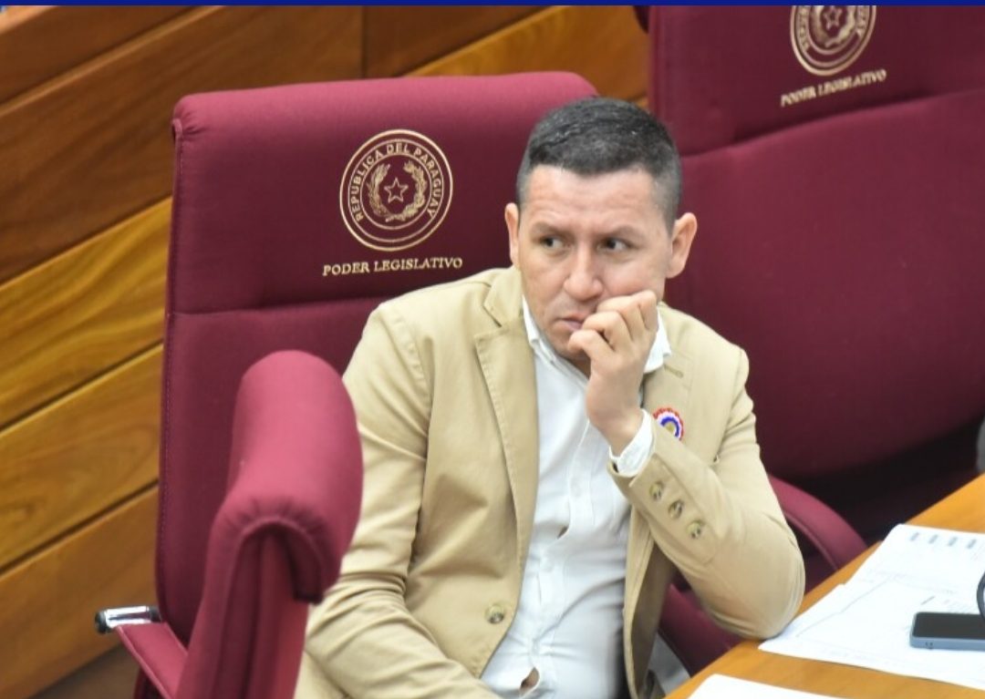 Chaqueñito defiende adjudicación de departamento del MUVH y afirma que “no fue fácil” acceder al crédito