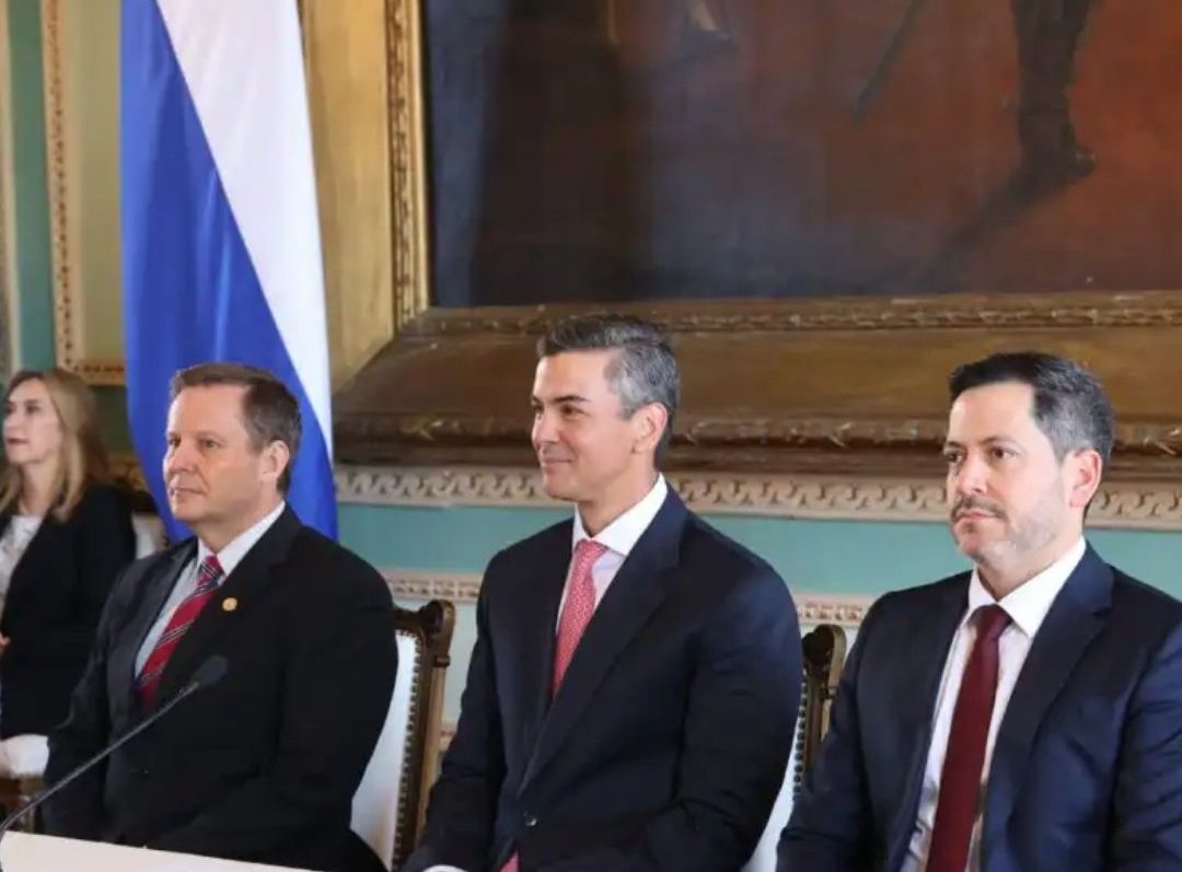 Peña promete que se pagará a constructoras y farmacéuticas