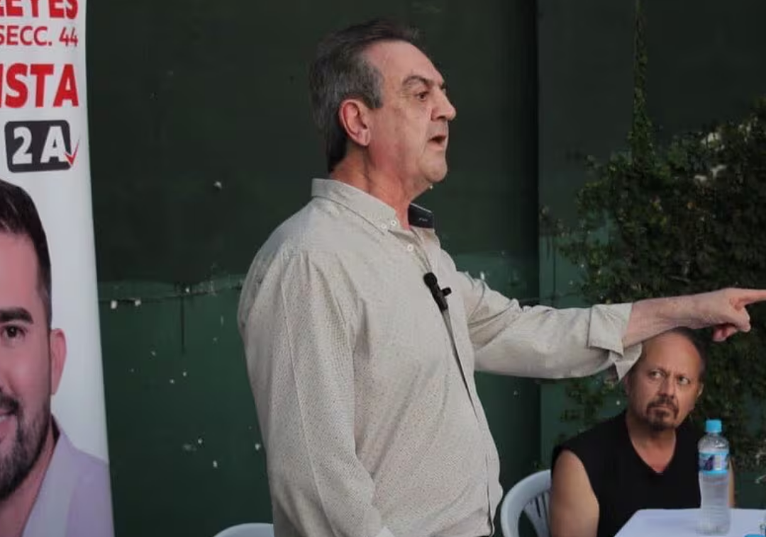 YAMIL ESGAIB AGREDE A PERIODISTA Y EVADE CONSULTAS SOBRE SU TÍTULO