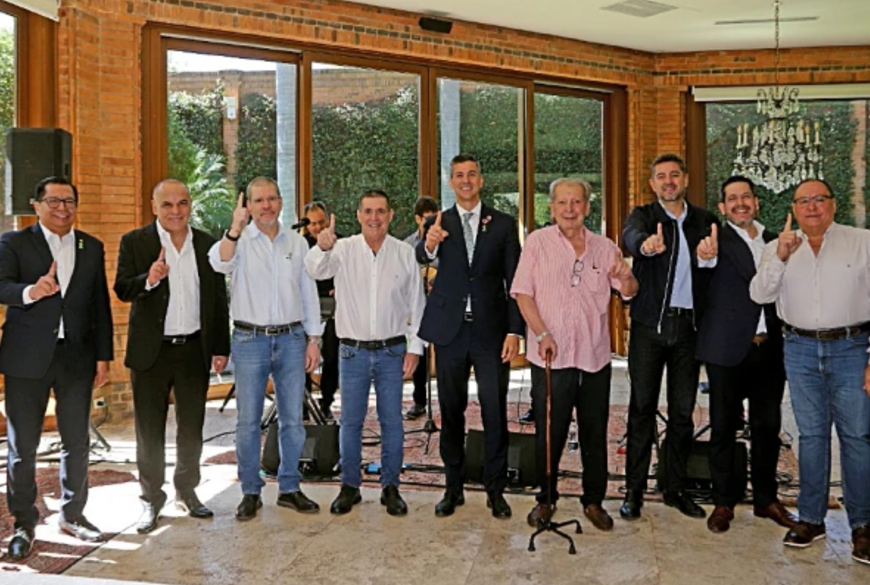 HC BUSCA MOSTRAR UNIDAD MIENTRAS CRECE LA DISPUTA POR LA VICE