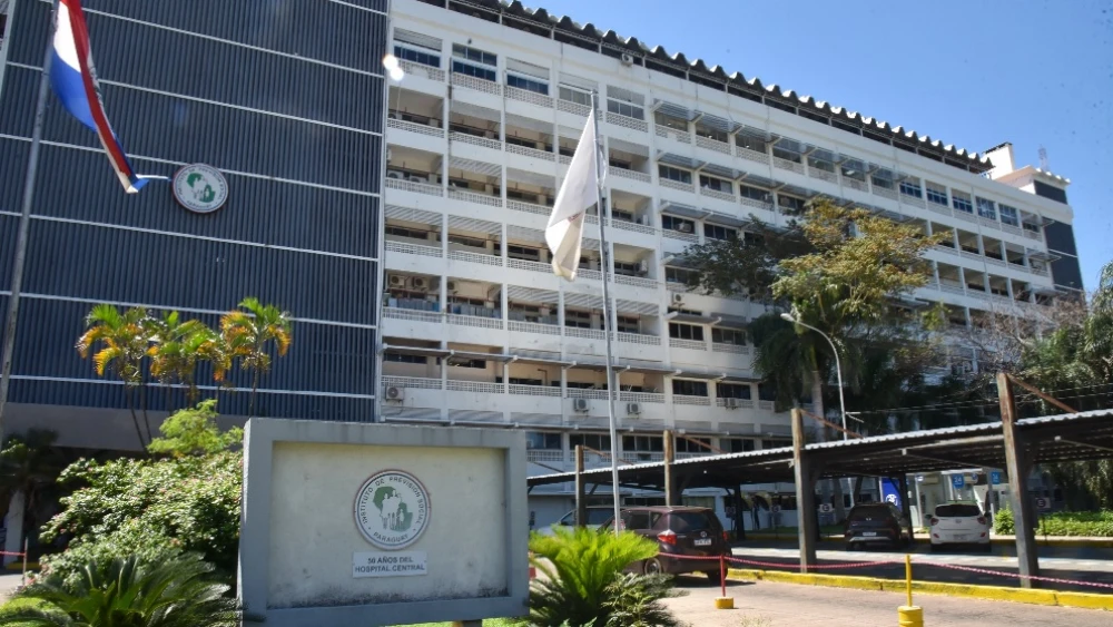 IPS Ingavi: asegurados esquivan cráteres para poder estacionar